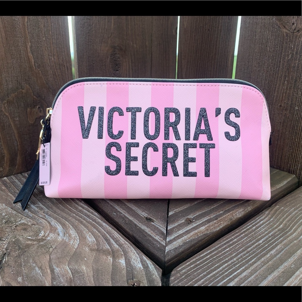 NWT Victoria’s Secret travel/cosmetics bag